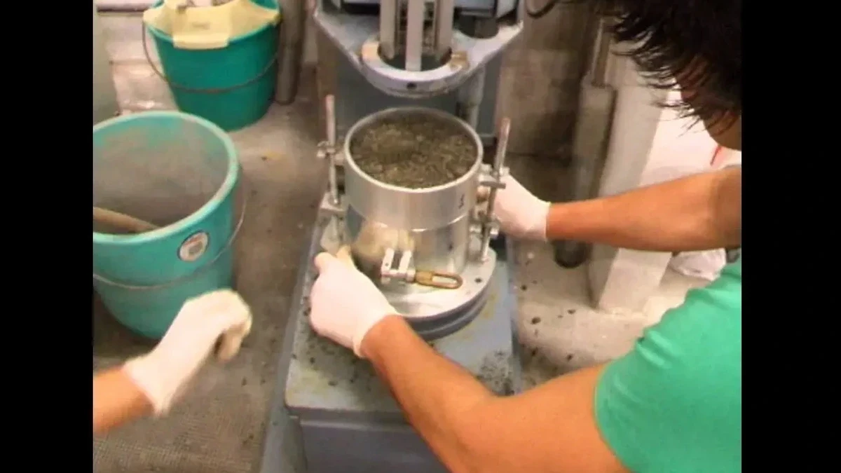 Ensayo Proctor en Huelva: Compactación Fiable para Suelos Exigentes